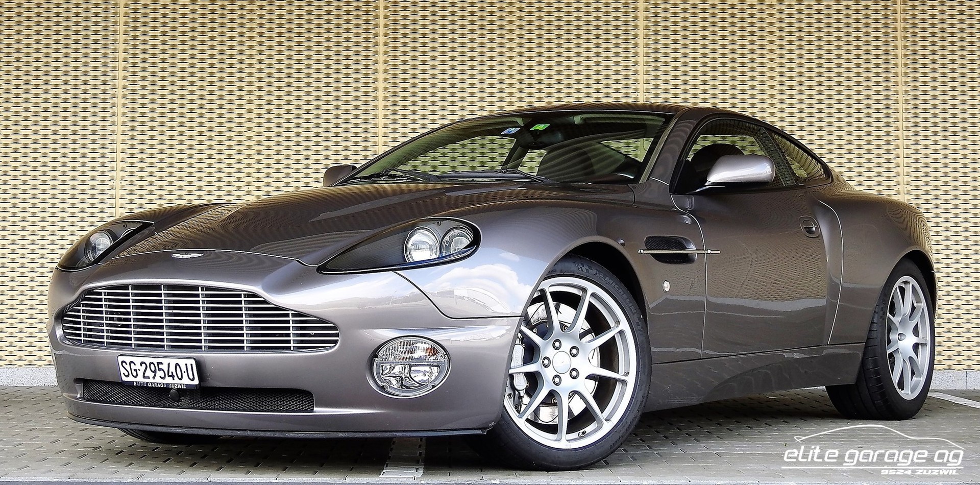 ASTON MARTIN Vanquish V12 5.9-48-image-0