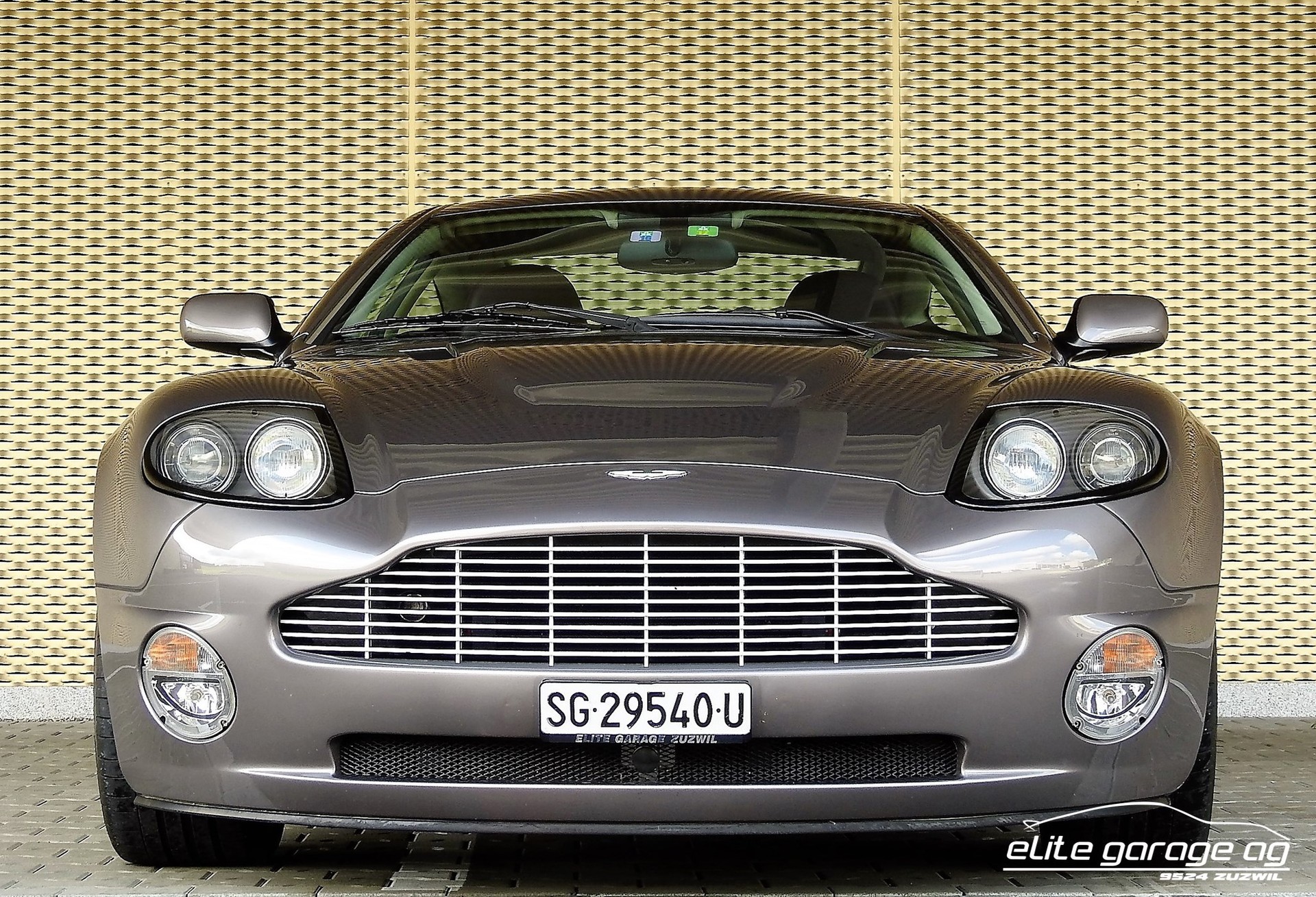 ASTON MARTIN Vanquish V12 5.9-48-image-1