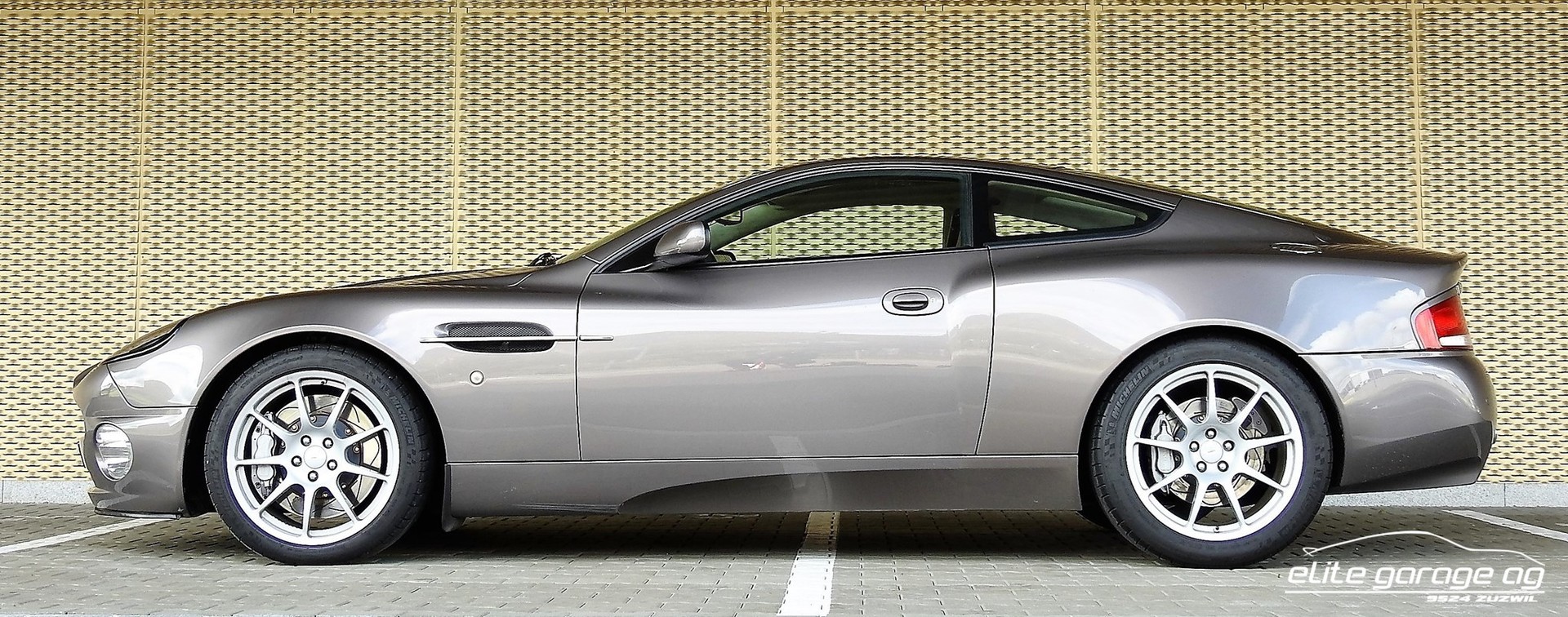 ASTON MARTIN Vanquish V12 5.9-48-image-3