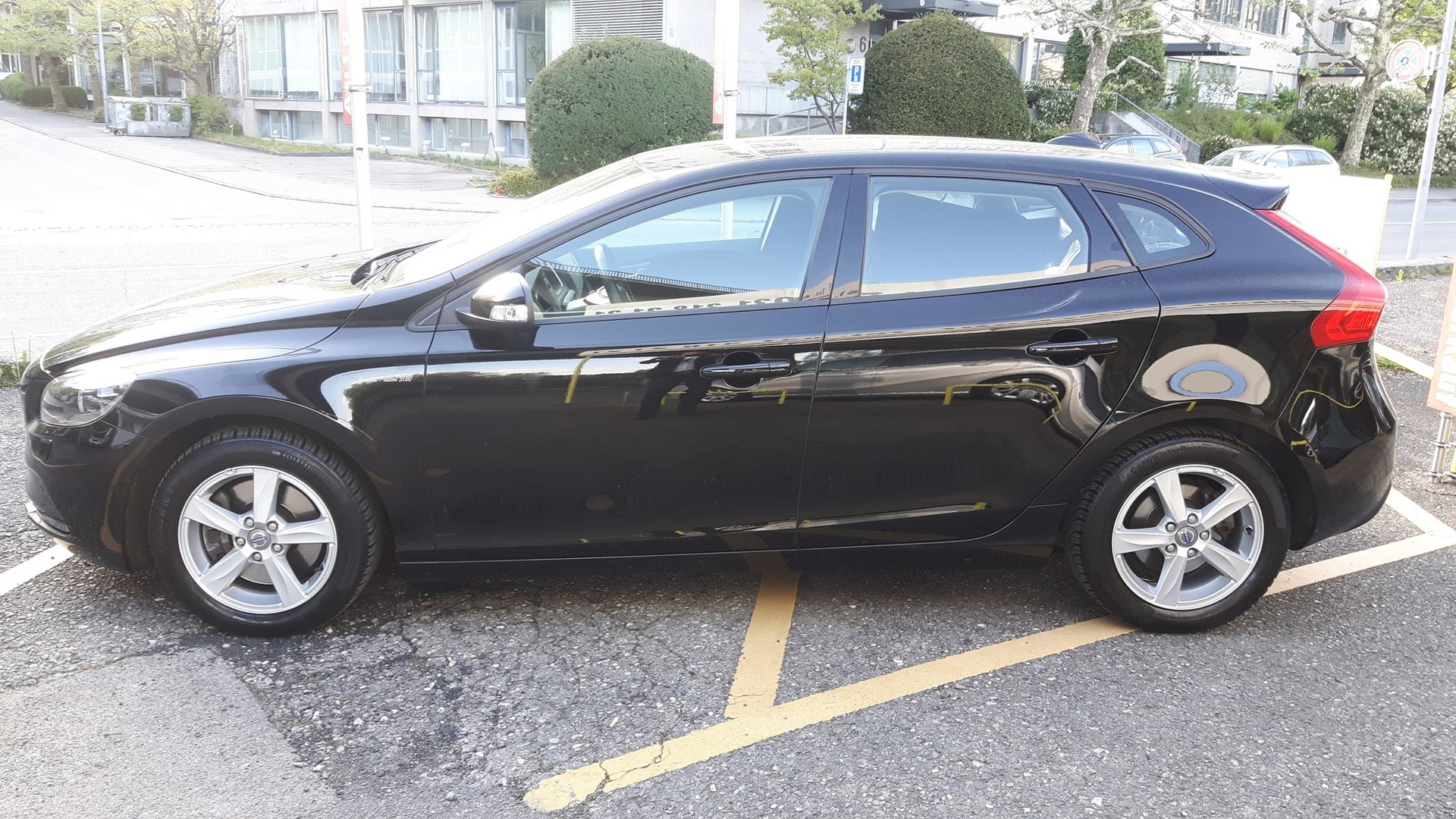 VOLVO V40 D3 R-Design-image-3