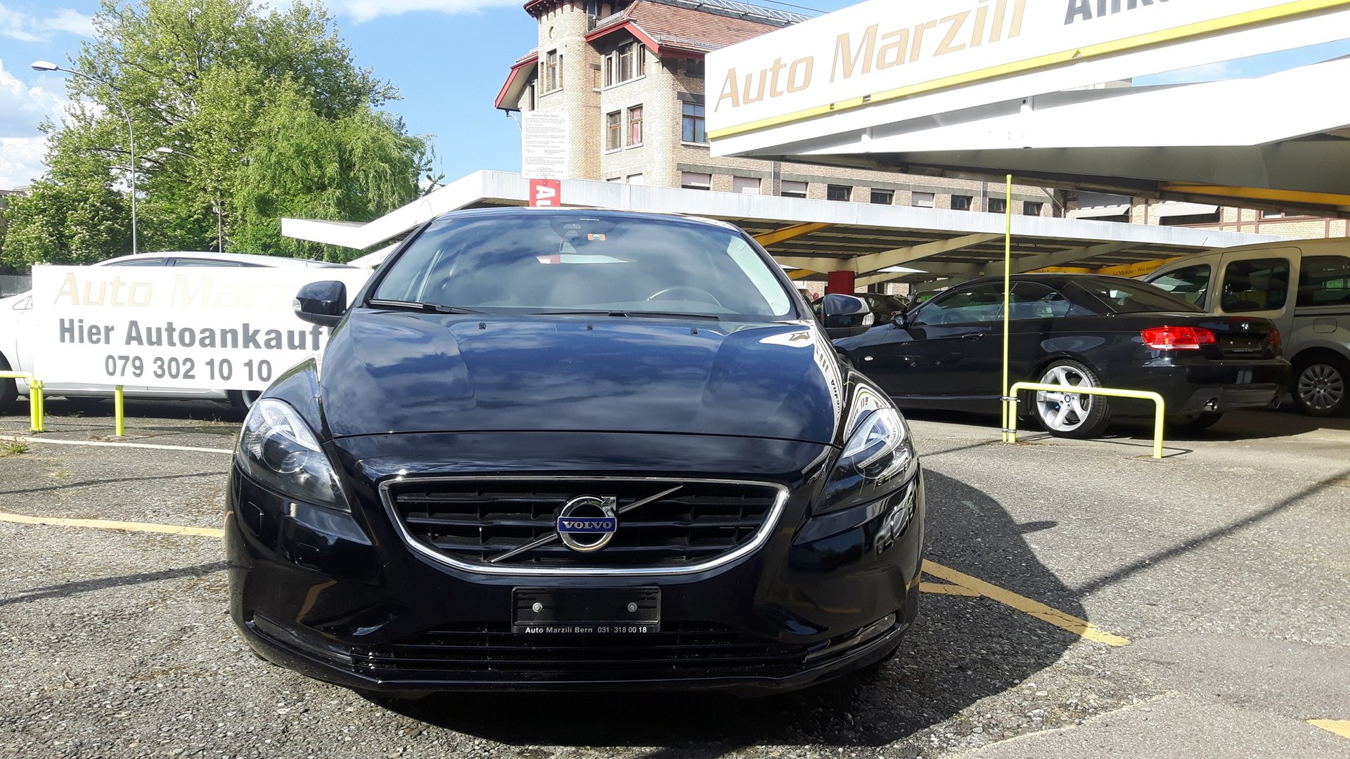 VOLVO V40 D3 R-Design-image-1