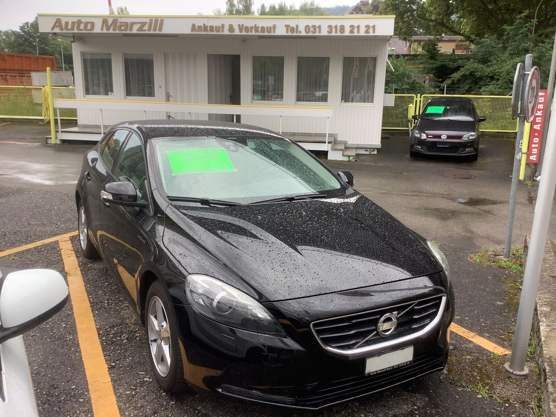 VOLVO V40 D3 R-Design-image-0