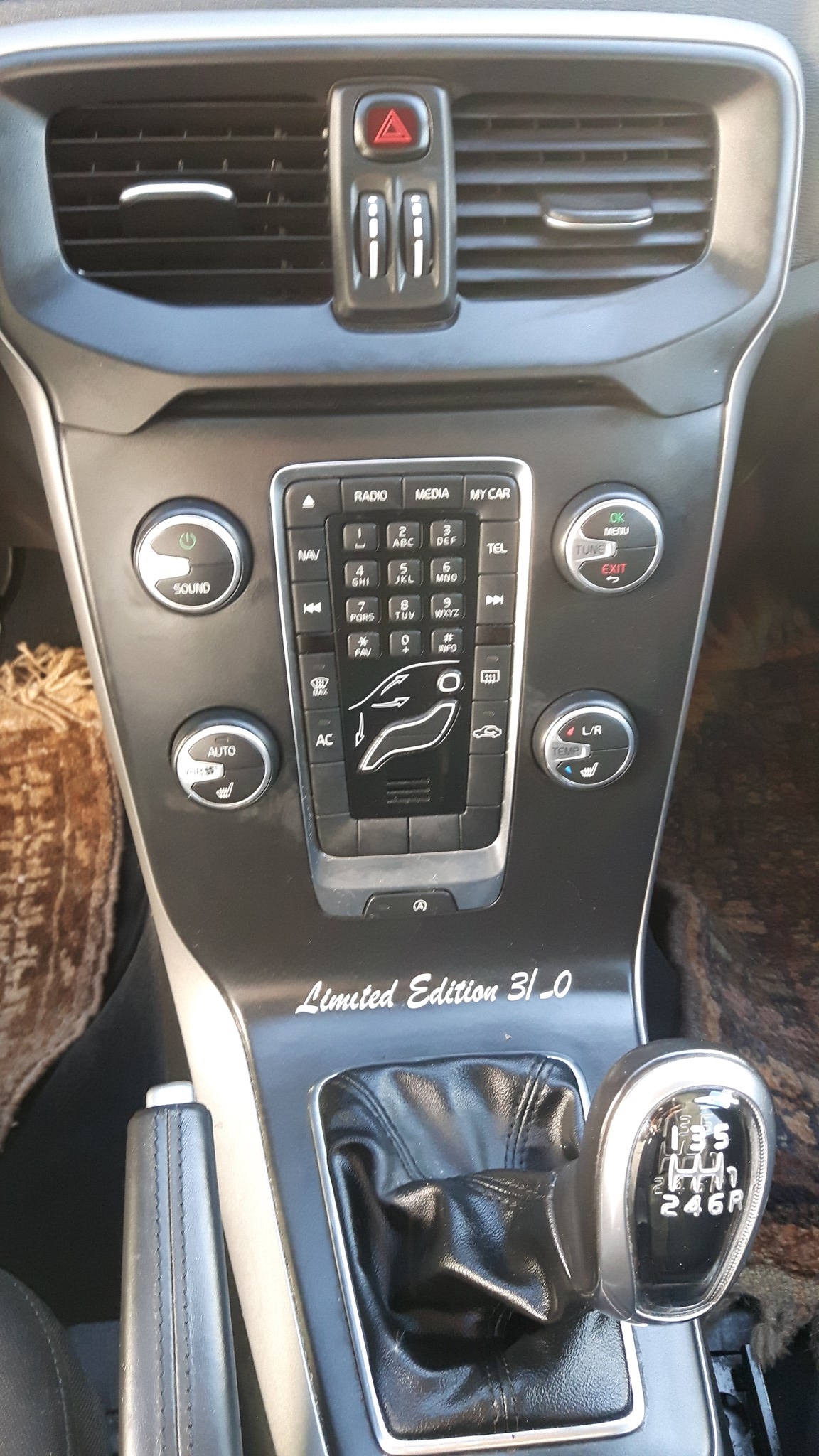 VOLVO V40 D3 R-Design-image-8