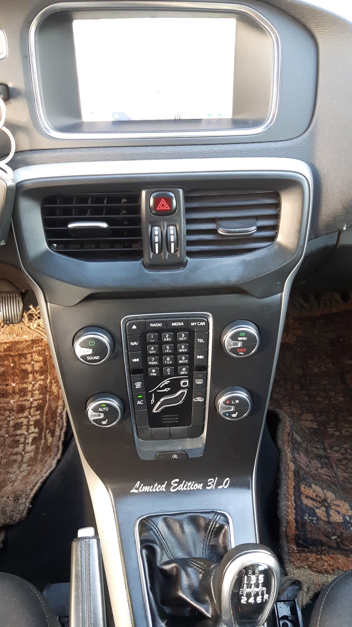 VOLVO V40 D3 R-Design-image-9