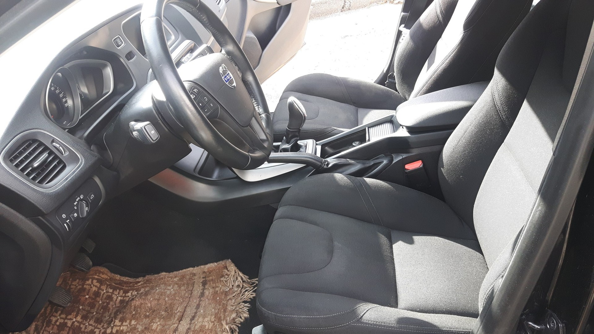 VOLVO V40 D3 R-Design-image-10
