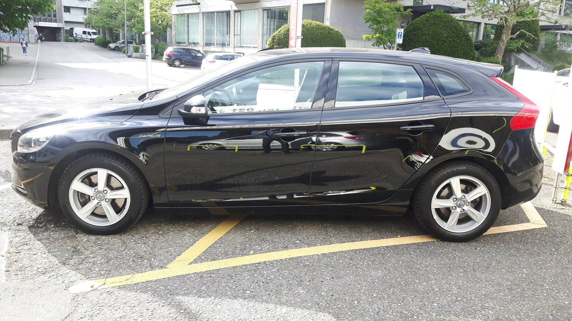 VOLVO V40 D3 R-Design-image-5