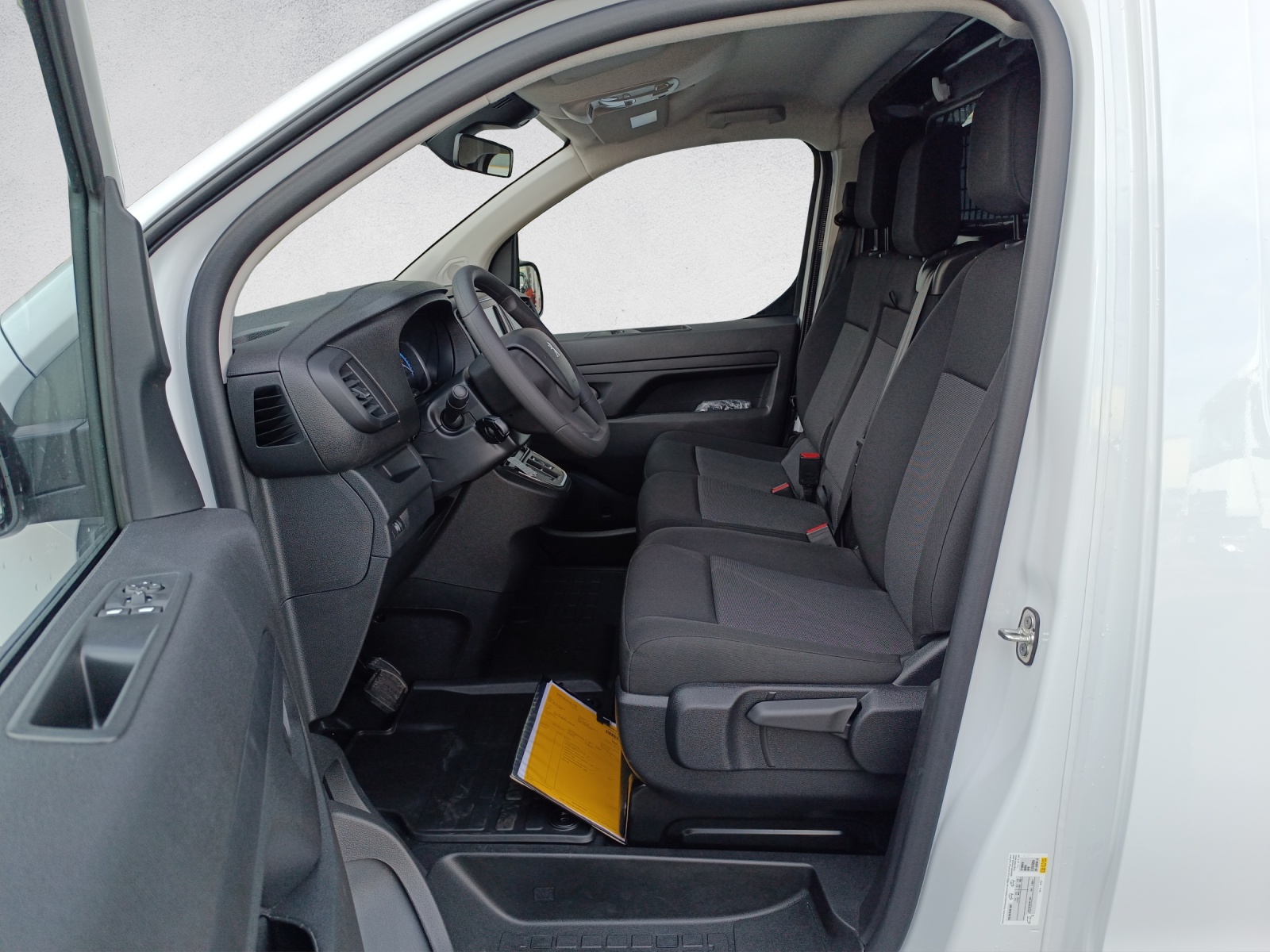 PEUGEOT e-Expert Kaw. Standard 75 kWh-image-9
