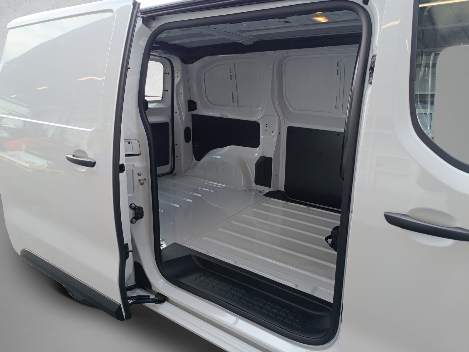 PEUGEOT e-Expert Kaw. Standard 75 kWh-image-12