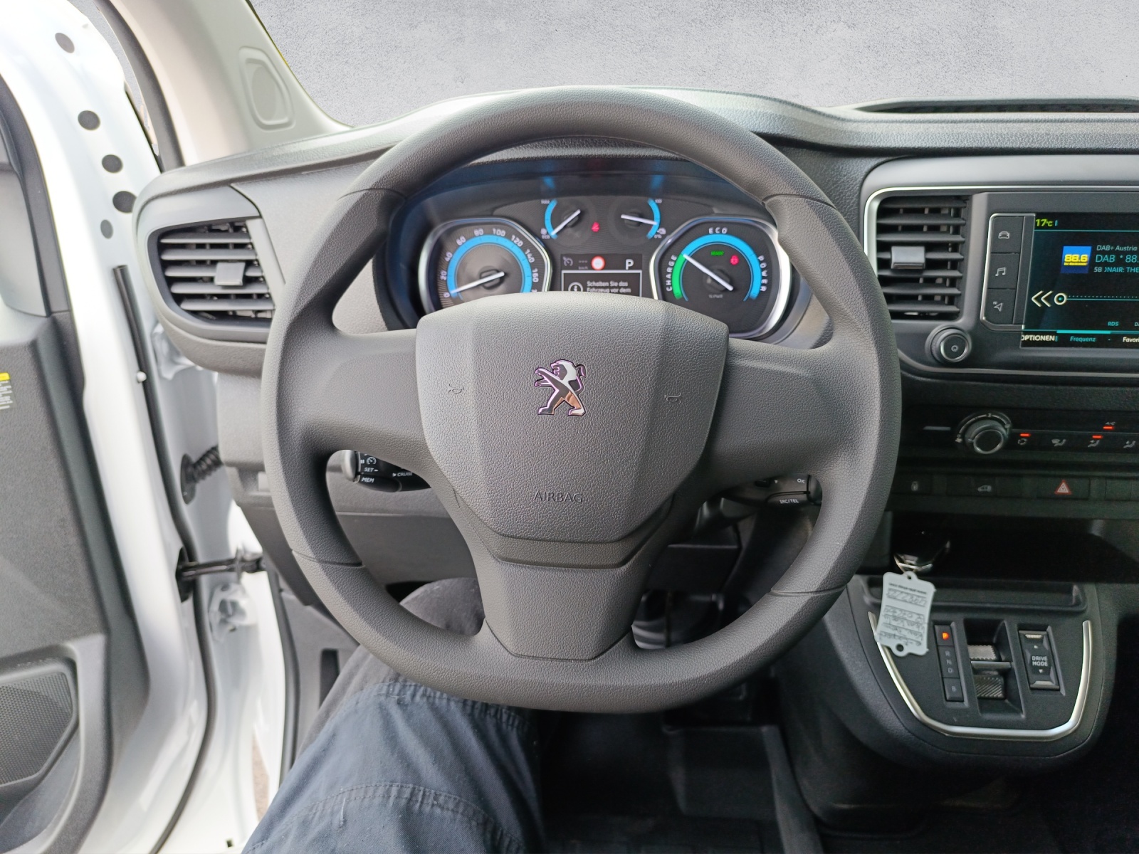 PEUGEOT e-Expert Kaw. Standard 75 kWh-image-11