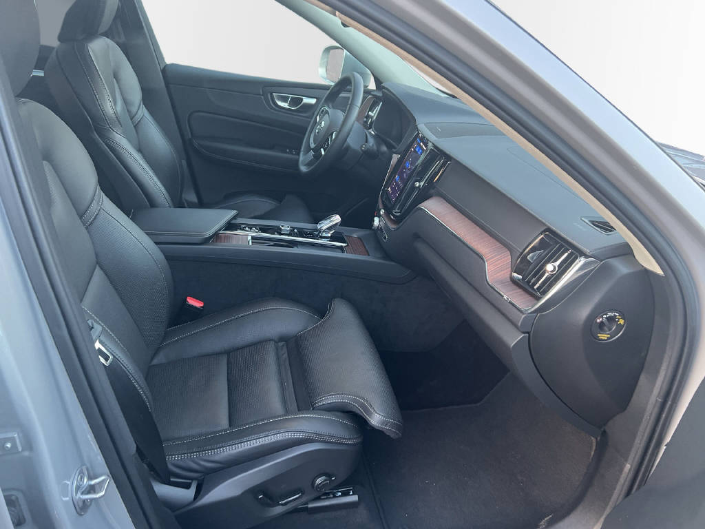 VOLVO XC60 2.0 B5 MH Ultimate Bright AWD-image-12