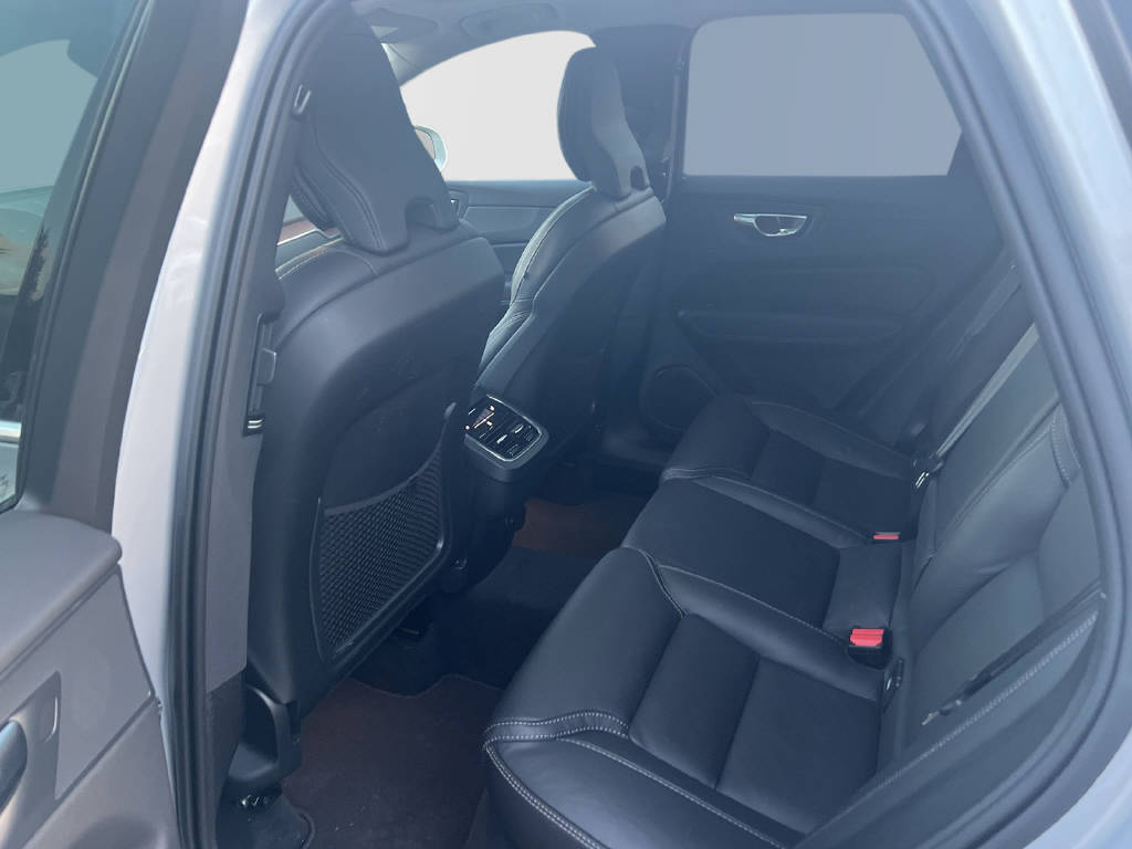 VOLVO XC60 2.0 B5 MH Ultimate Bright AWD-image-10