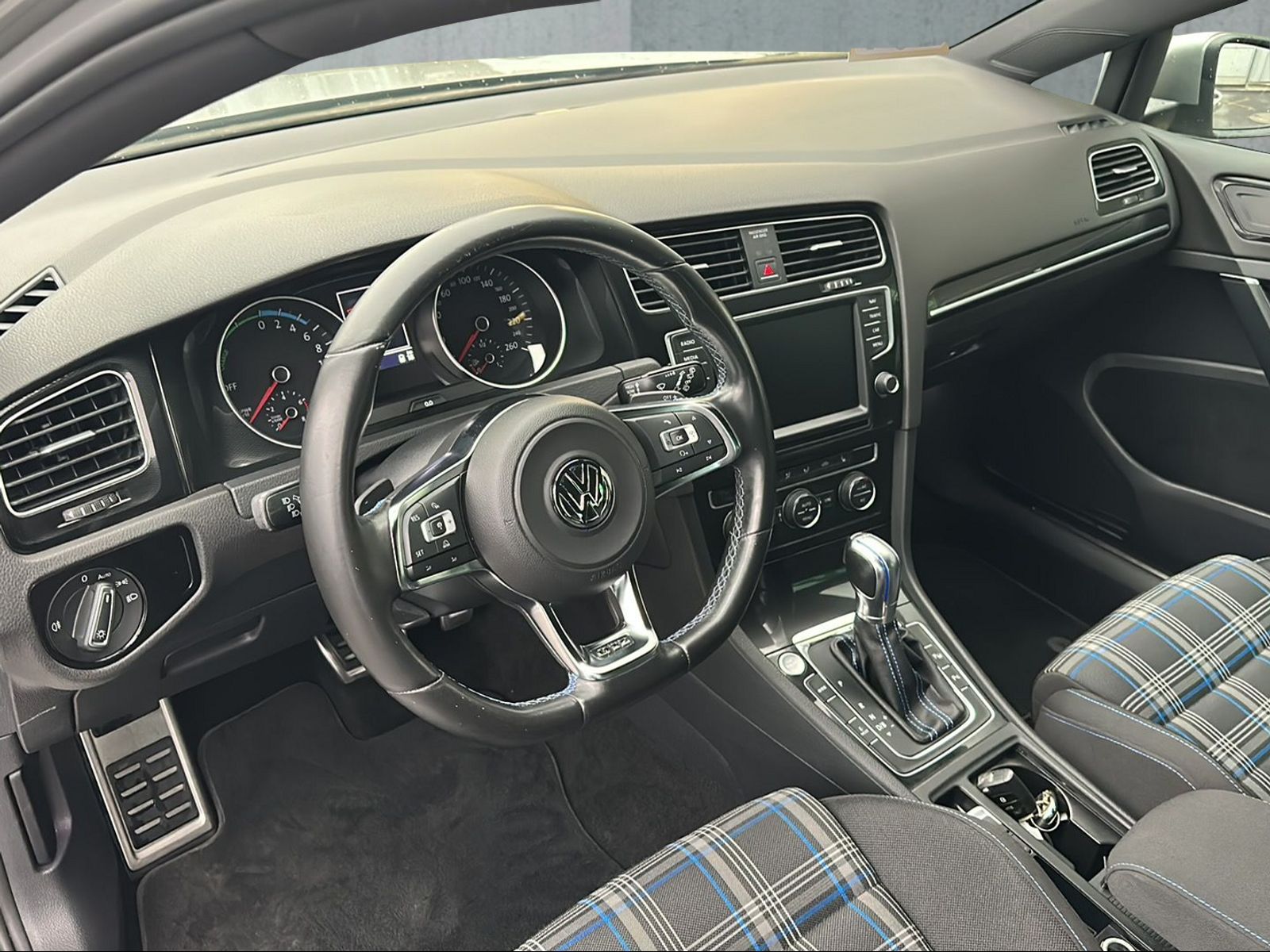 VW Golf 1.4 TSI GTE DSG-image-11