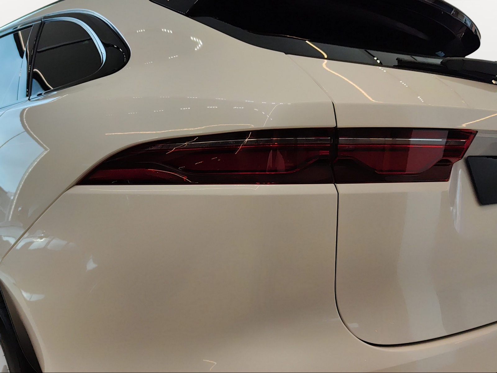 JAGUAR F-Pace 3.0 P400 Sport MHEV AWD-image-19