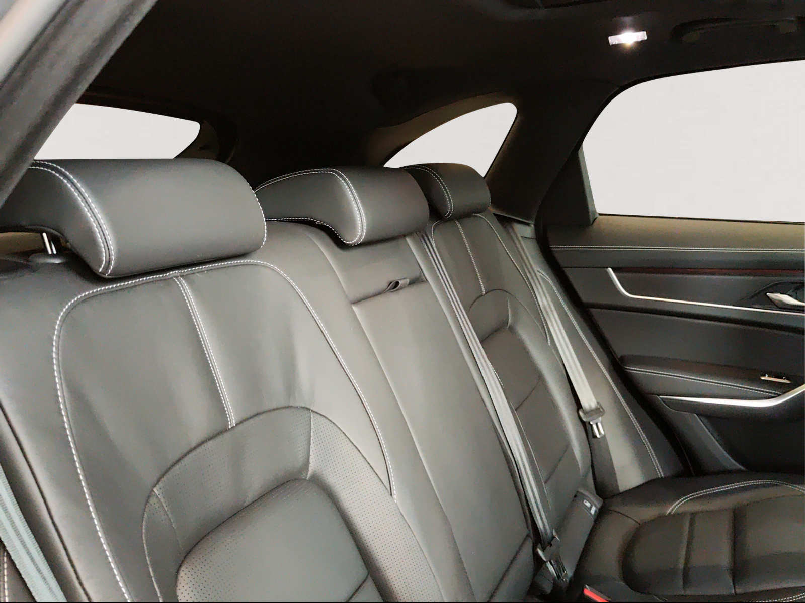 JAGUAR F-Pace 3.0 P400 Sport MHEV AWD-image-11