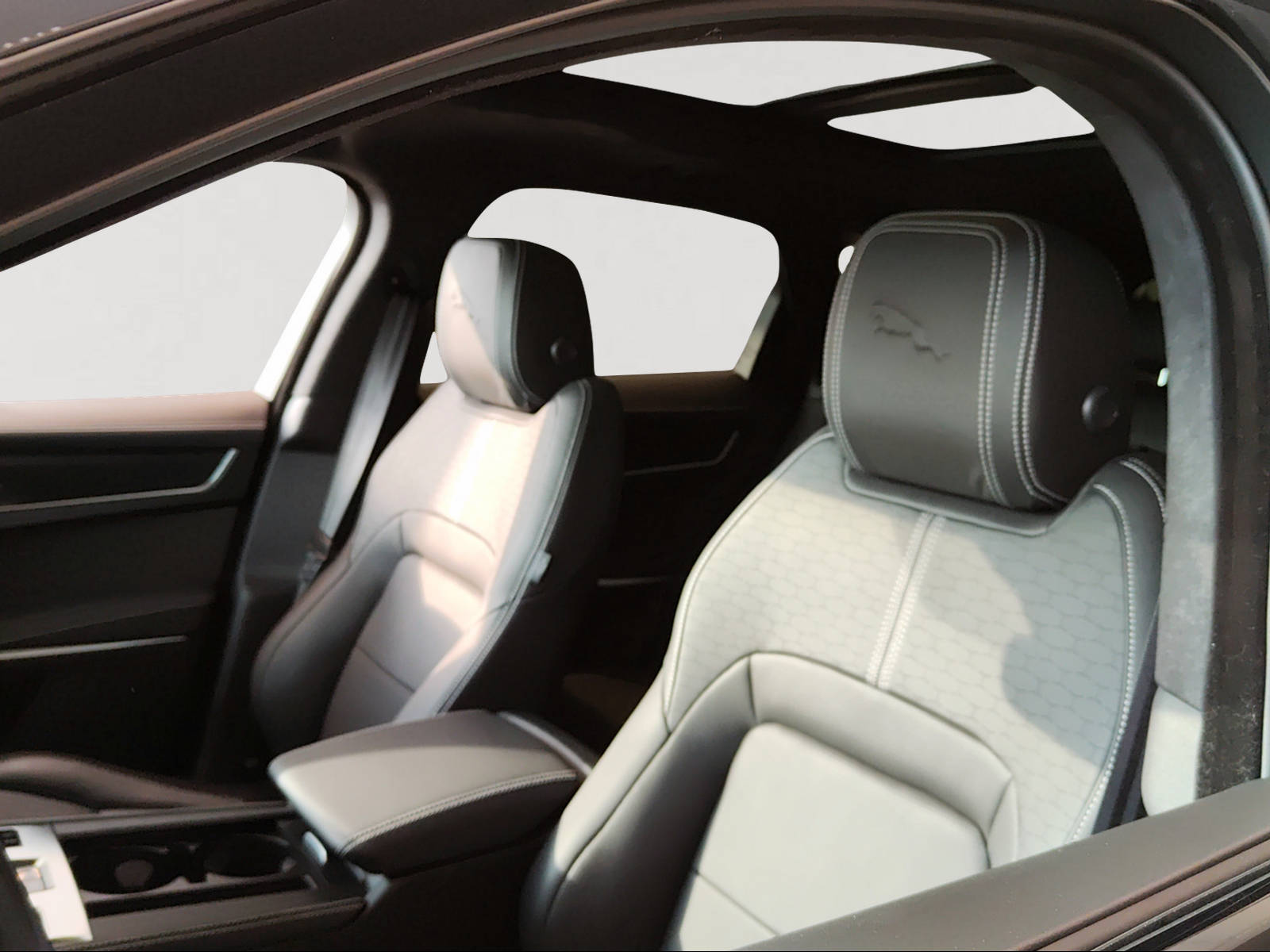 JAGUAR F-Pace 3.0 P400 Sport MHEV AWD-image-8