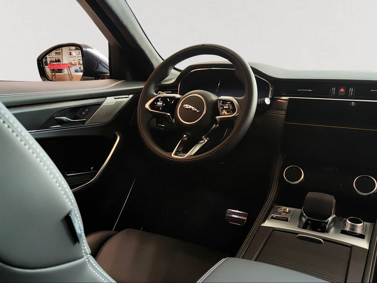 JAGUAR F-Pace 3.0 P400 Sport MHEV AWD-image-4