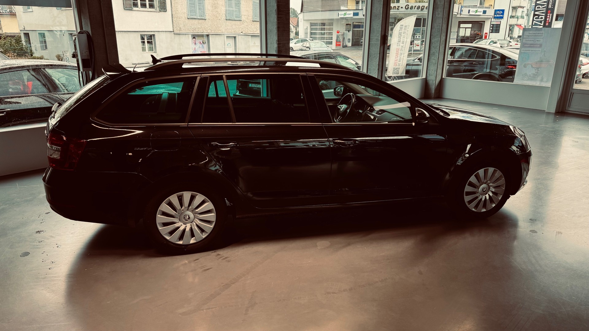 SKODA Octavia Combi 2.0 TDI Ambition DSG-image-3
