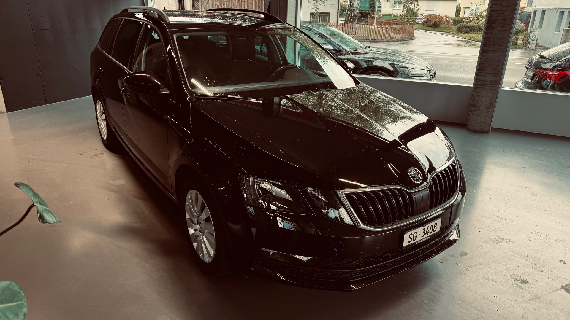 SKODA Octavia Combi 2.0 TDI Ambition DSG-image-1