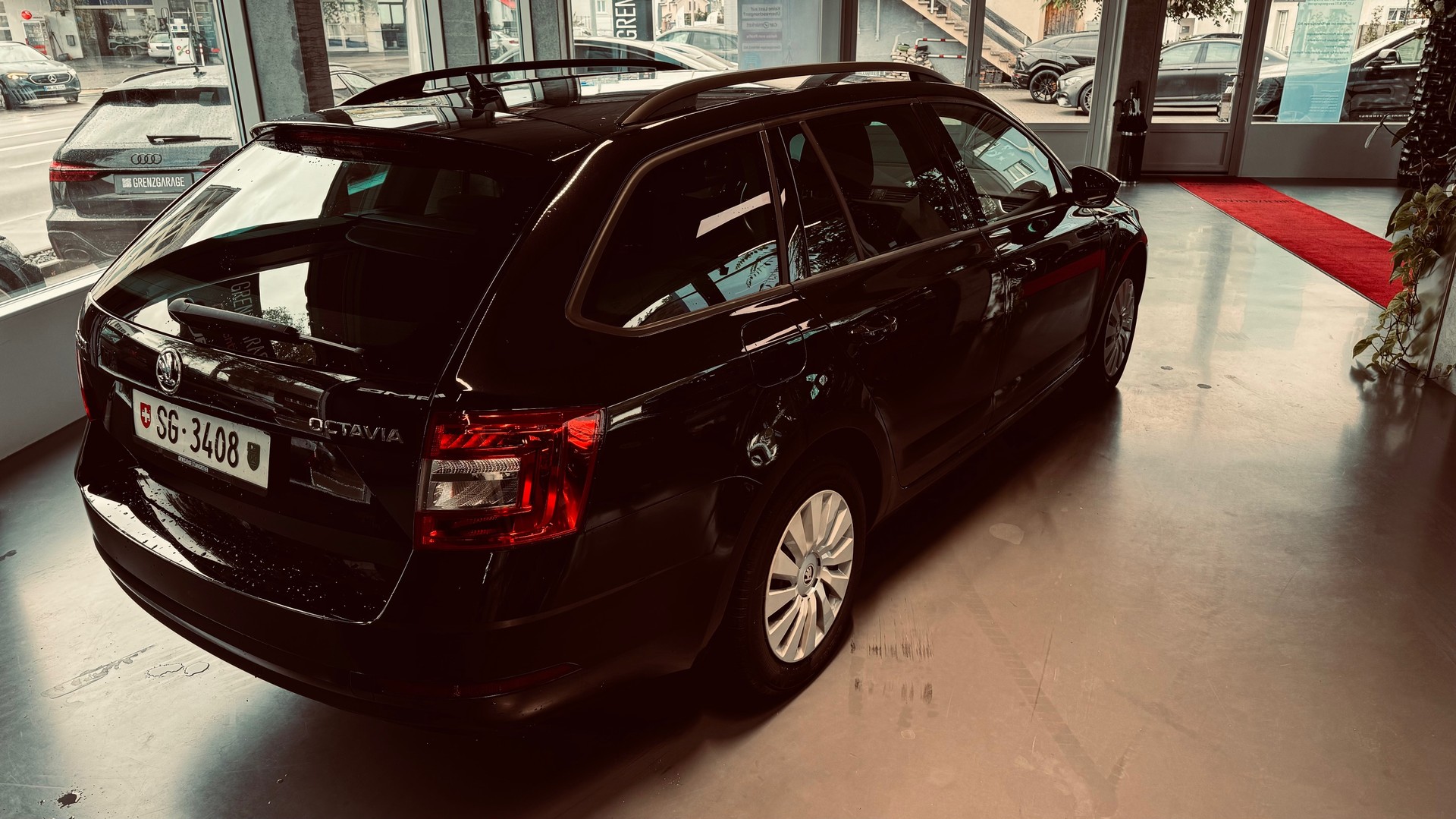 SKODA Octavia Combi 2.0 TDI Ambition DSG-image-4
