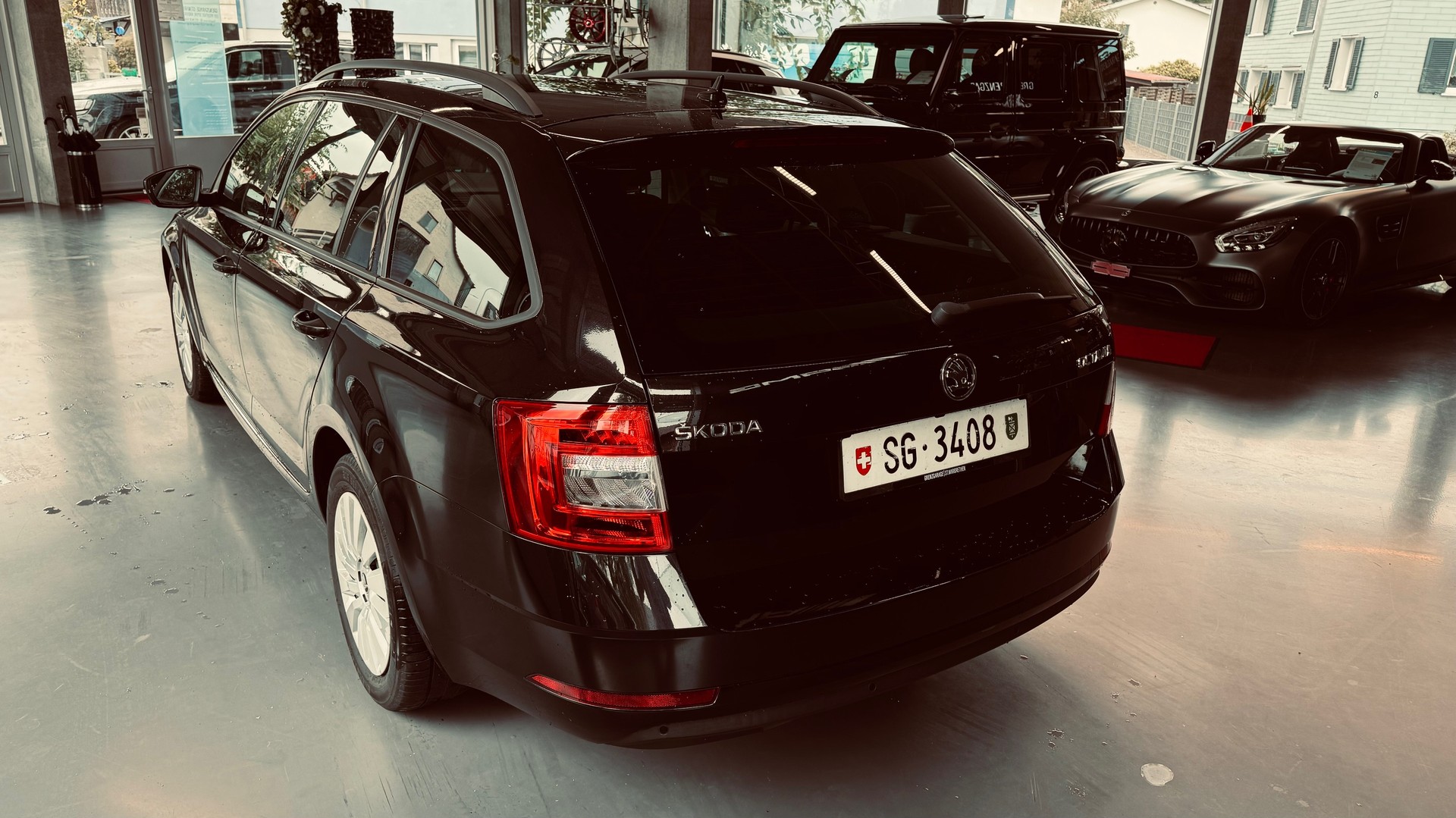 SKODA Octavia Combi 2.0 TDI Ambition DSG-image-5