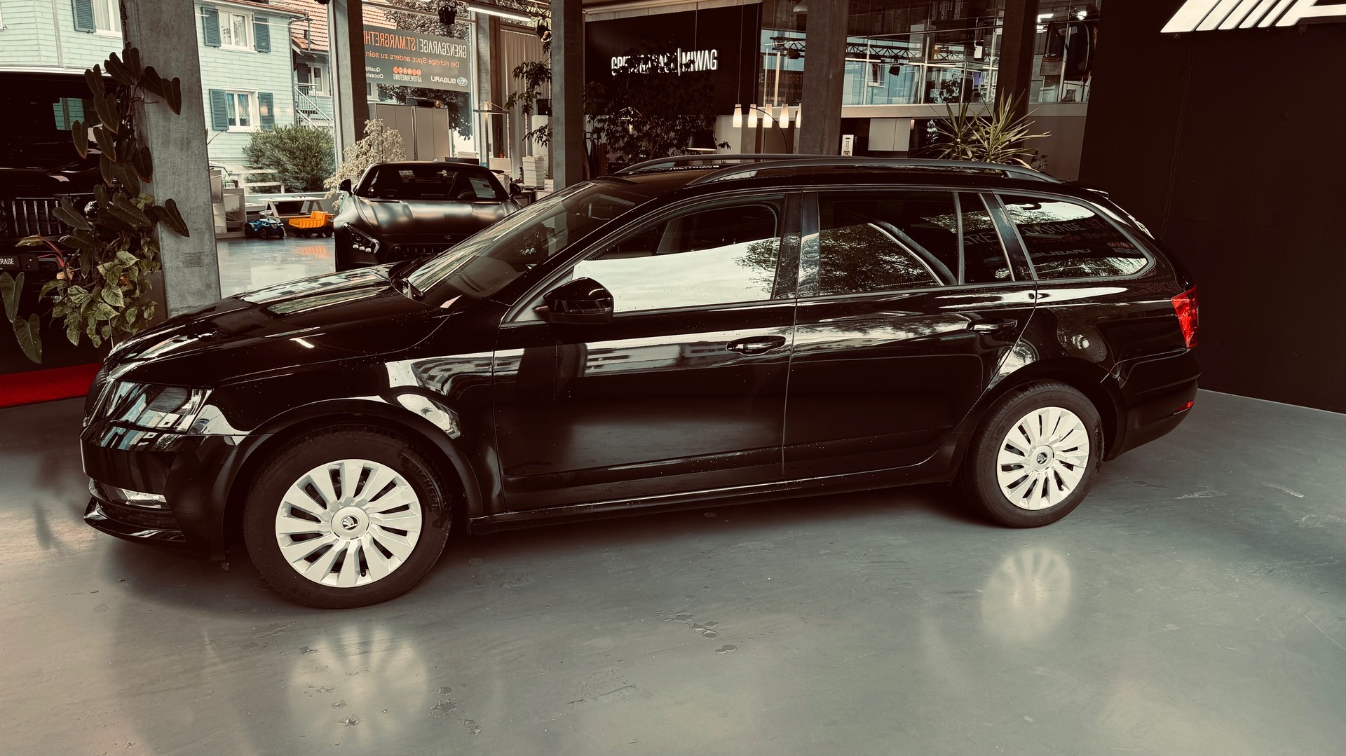 SKODA Octavia Combi 2.0 TDI Ambition DSG-image-2