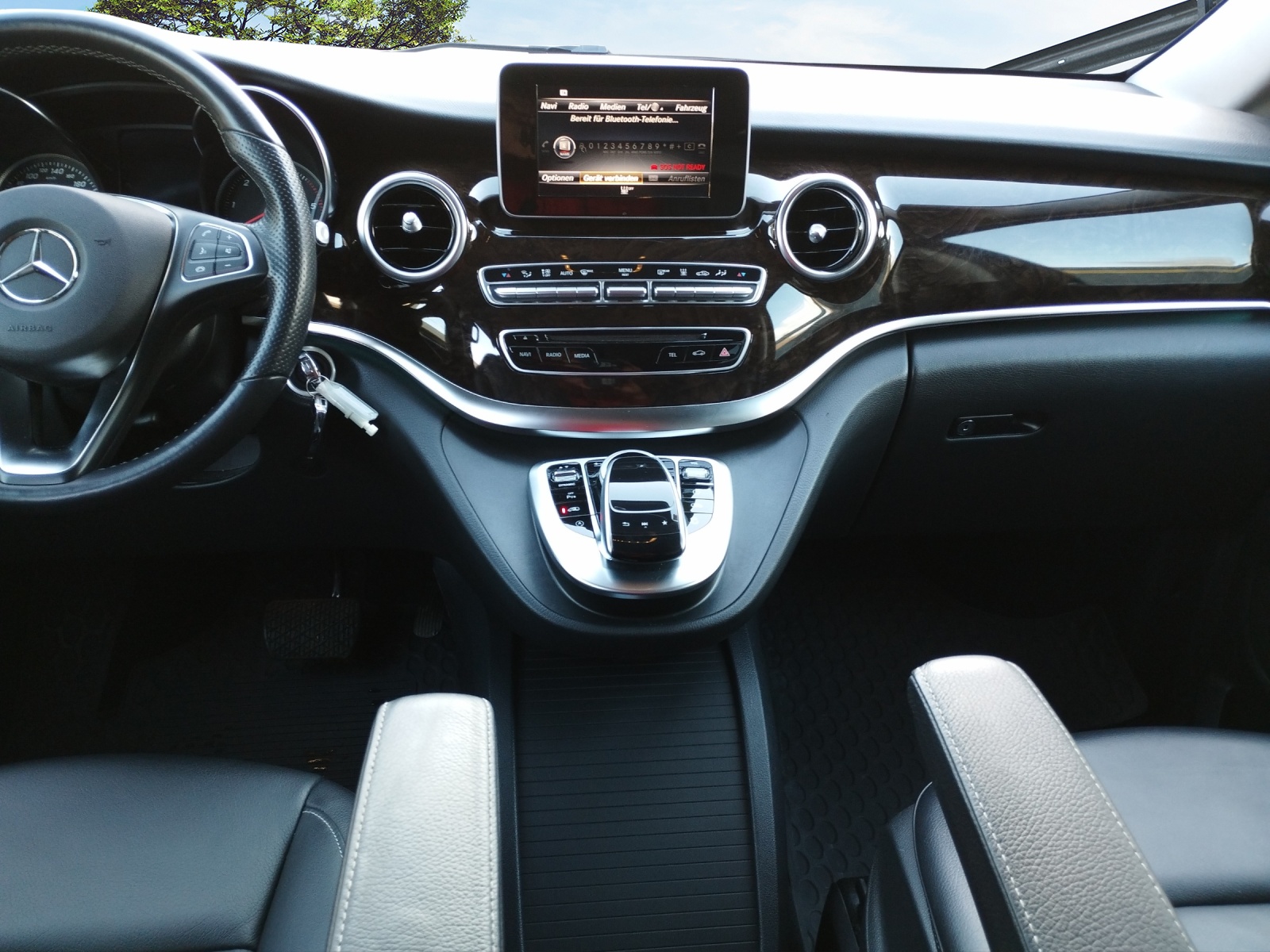MERCEDES-BENZ V 250 d Avantgarde lang 4Matic 7G-Tronic-image-9