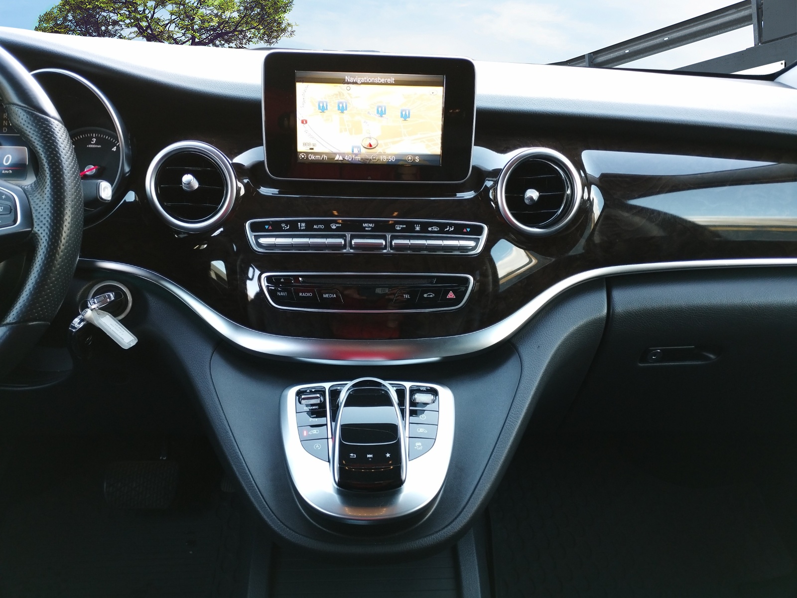 MERCEDES-BENZ V 250 d Avantgarde lang 4Matic 7G-Tronic-image-11