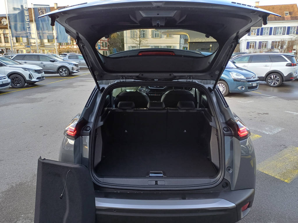 PEUGEOT 2008 1.2 Hybrid Allure Premium-image-2