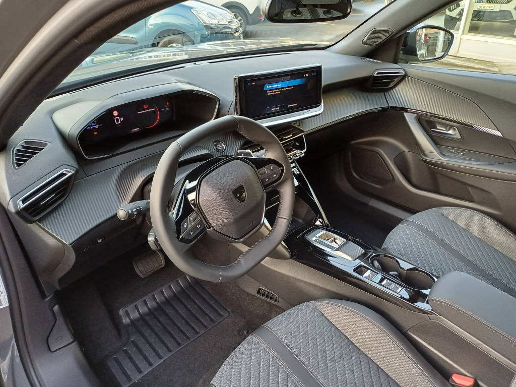 PEUGEOT 2008 1.2 Hybrid Allure Premium-image-5
