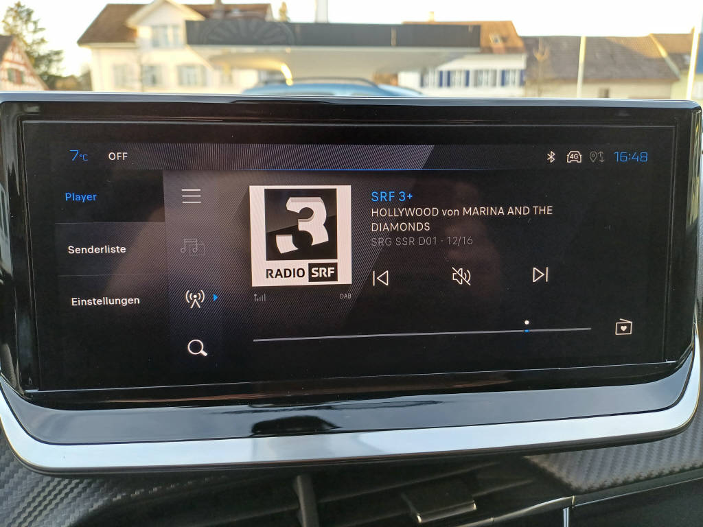 PEUGEOT 2008 1.2 Hybrid Allure Premium-image-14