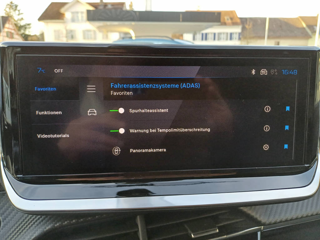 PEUGEOT 2008 1.2 Hybrid Allure Premium-image-10