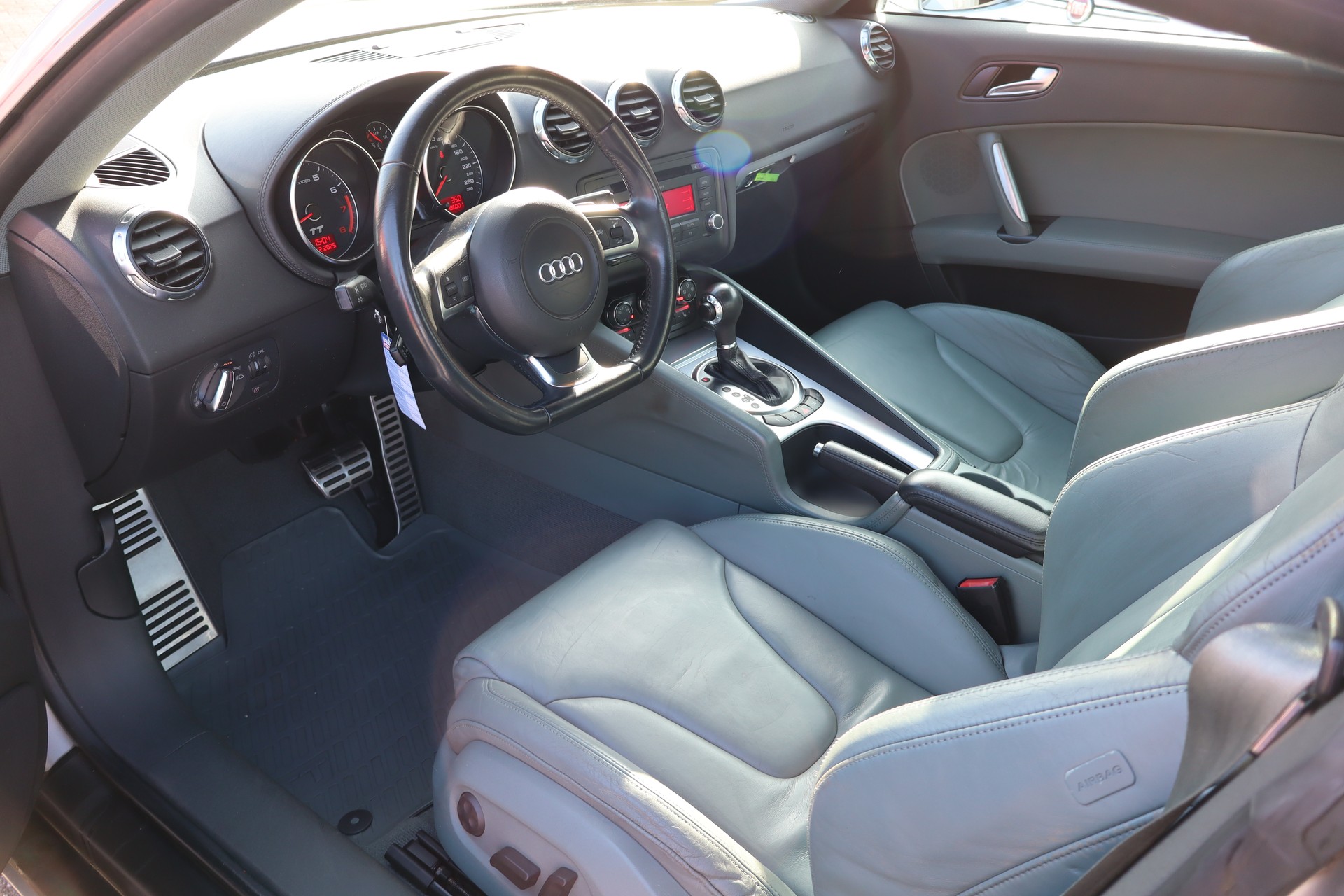 AUDI TT Coupé 3.2 quattro-image-4