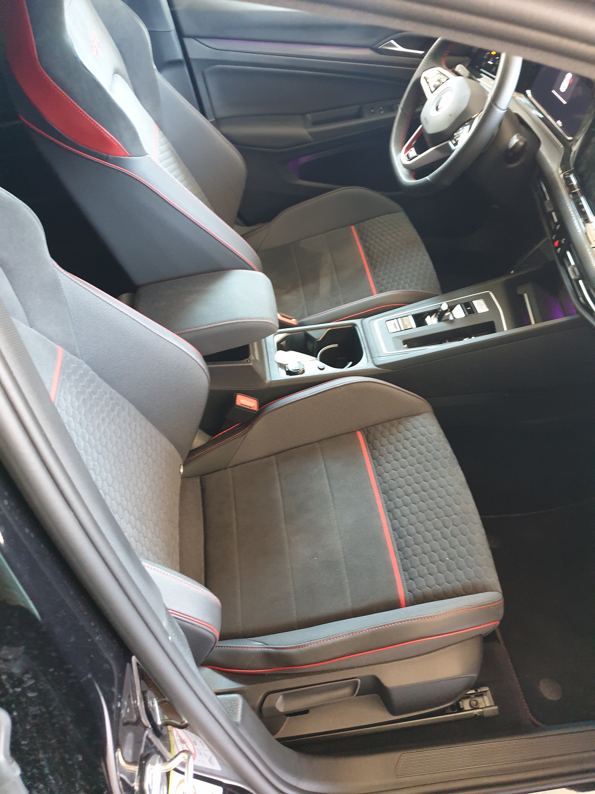 VW Golf 2.0 TSI GTI Clubsport 45 DSG-image-4