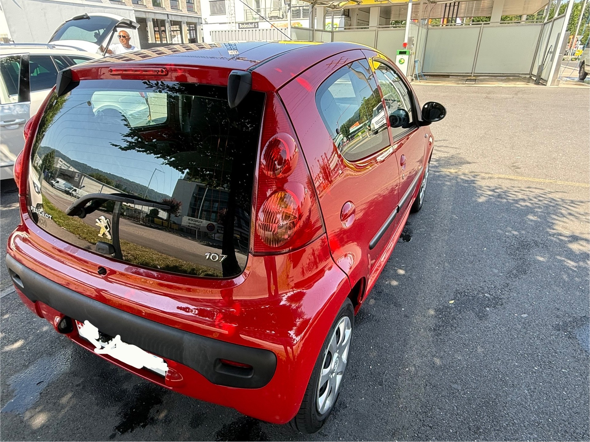 PEUGEOT 107 1.0 Trendy BMP5 CH FAHRZEUG-image-2