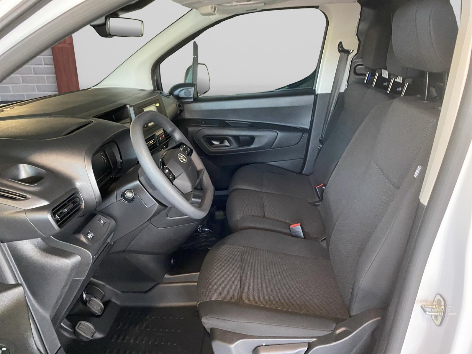 TOYOTA PROACE CITY Van L1 1.2 Active-image-6