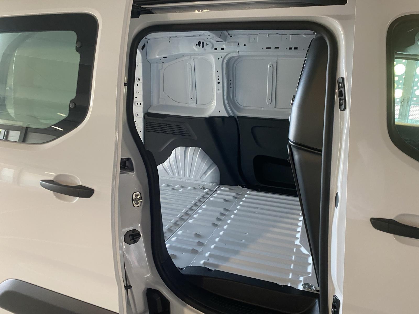 TOYOTA PROACE CITY Van L1 1.2 Active-image-8