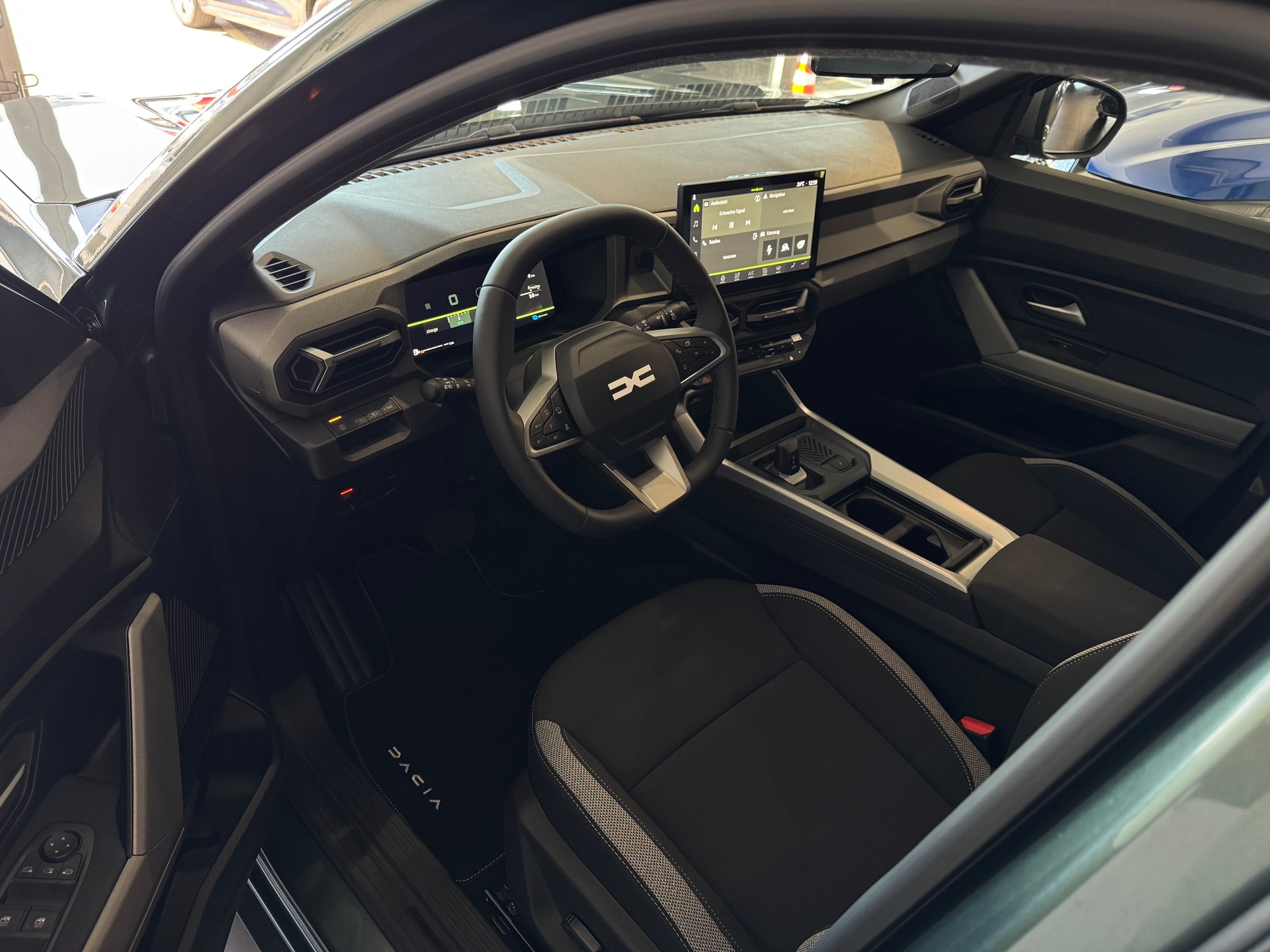 DACIA BIGSTER journey hybrid 155-image-10