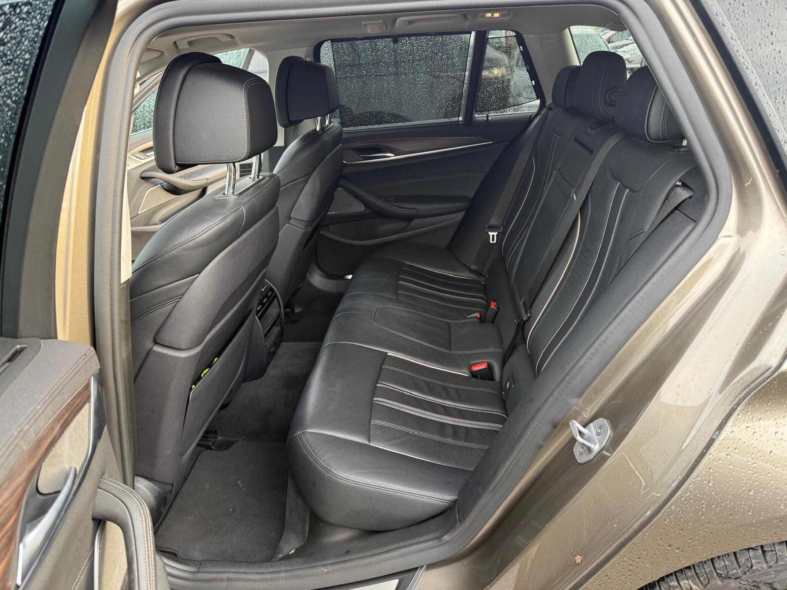 BMW 540d xDrive Touring-image-12