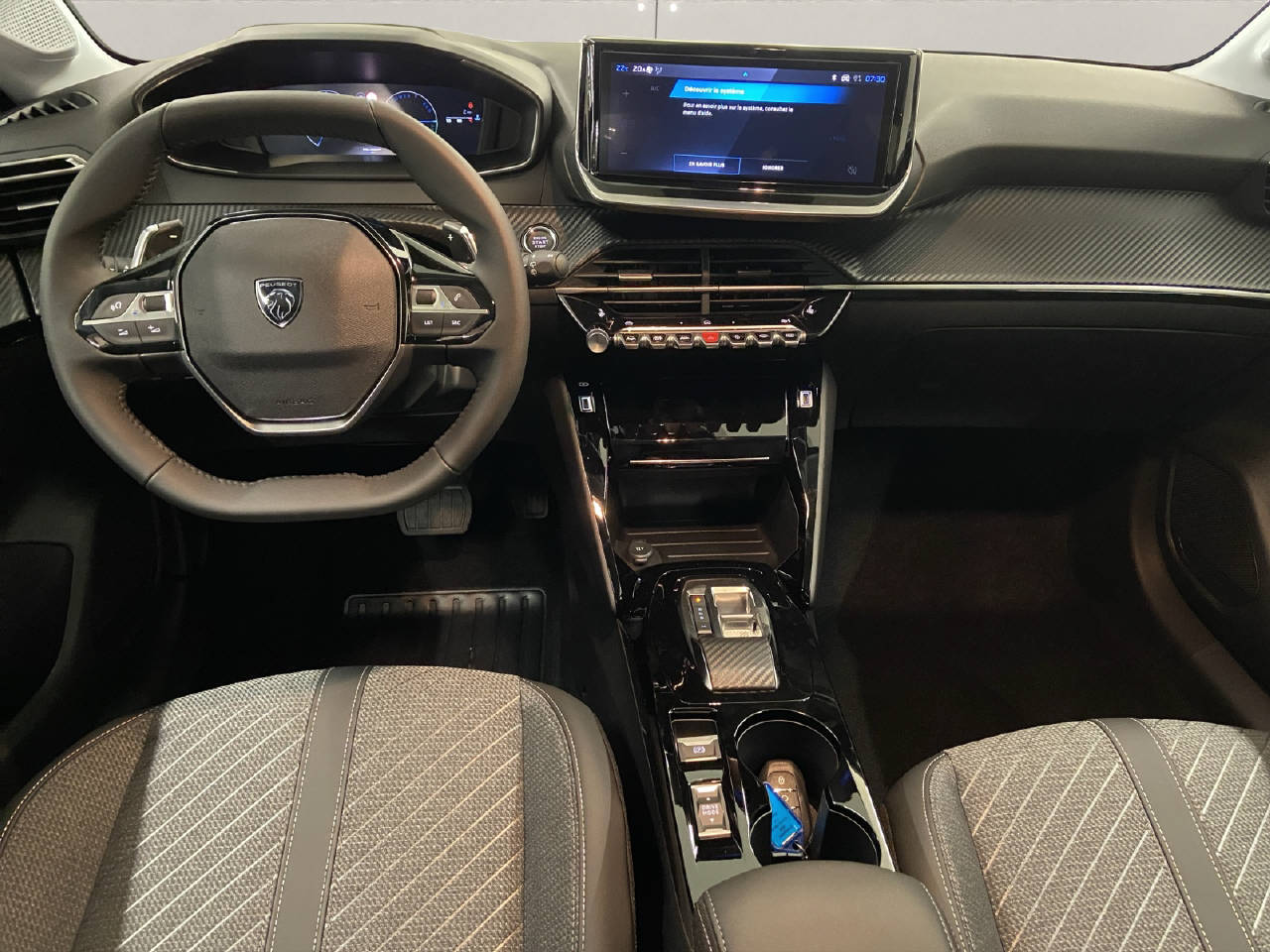 PEUGEOT 208 1.2 Hybrid Allure Premium-image-5