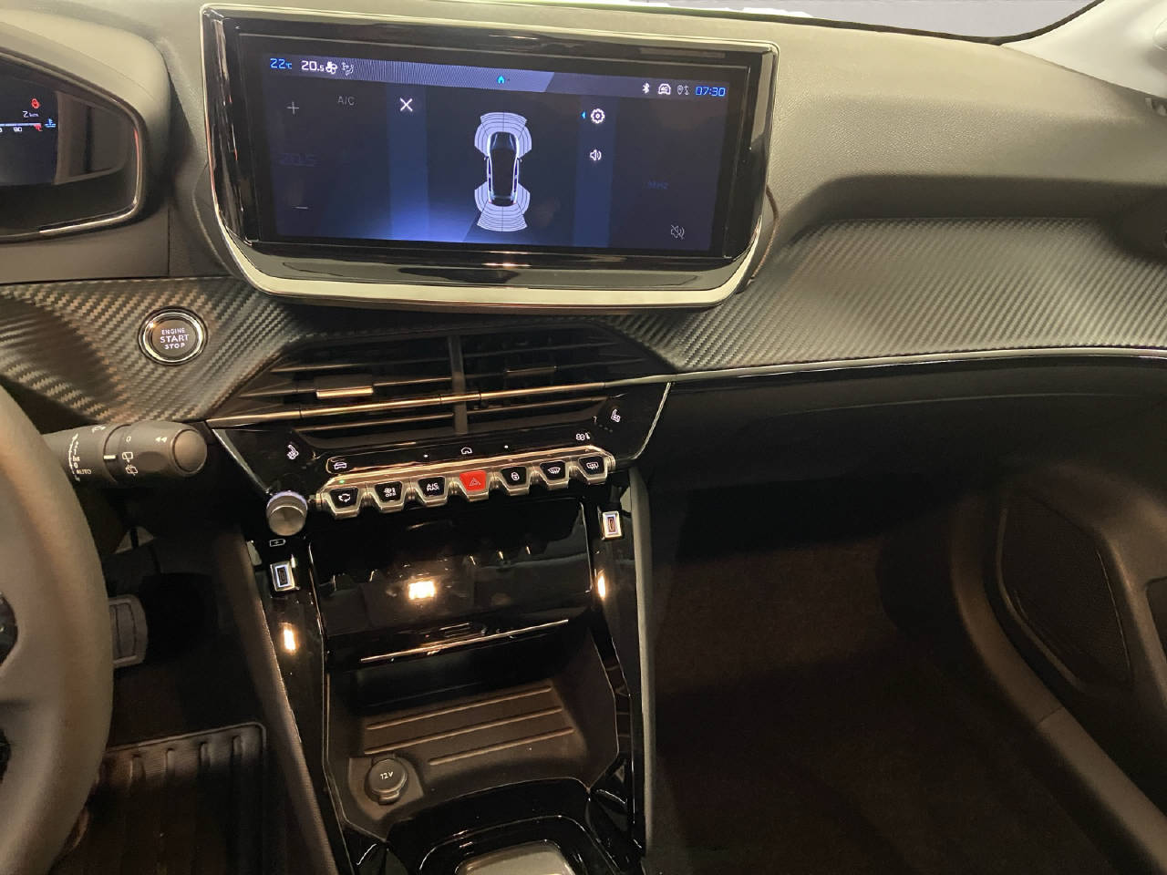 PEUGEOT 208 1.2 Hybrid Allure Premium-image-7