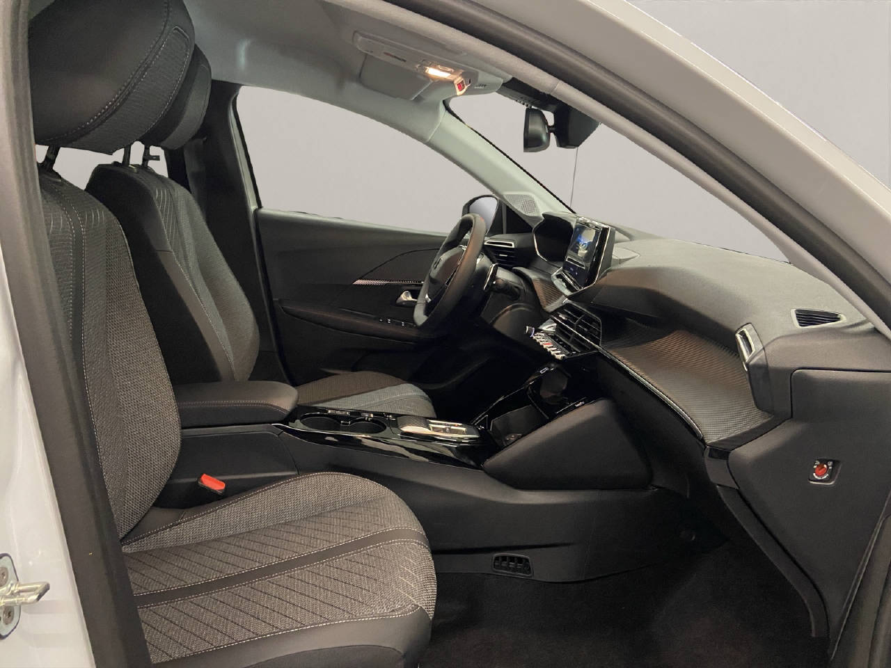 PEUGEOT 208 1.2 Hybrid Allure Premium-image-11