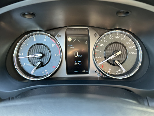 TOYOTA Hilux 2.8d Comf. DC 4x4-image-11