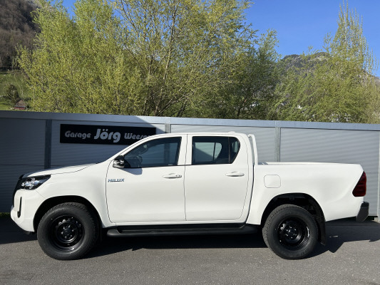 TOYOTA Hilux 2.8d Comf. DC 4x4-image-2
