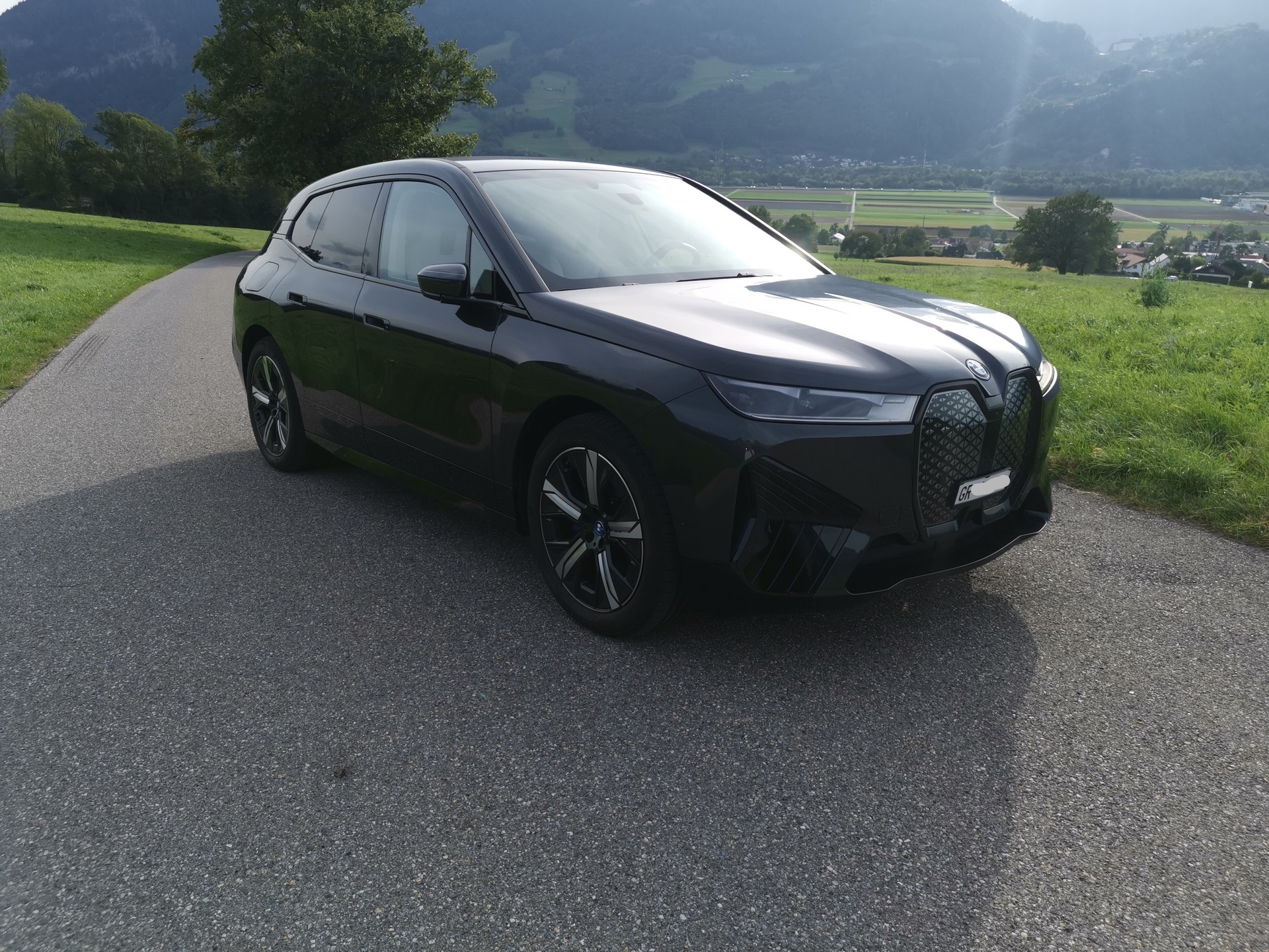 BMW iX xDrive40-image-2