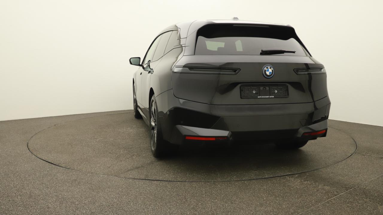 BMW iX xDrive40-image-9