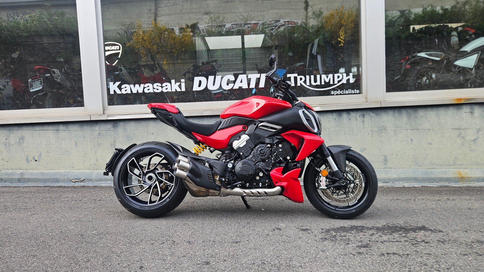 DUCATI DIAVEL V4