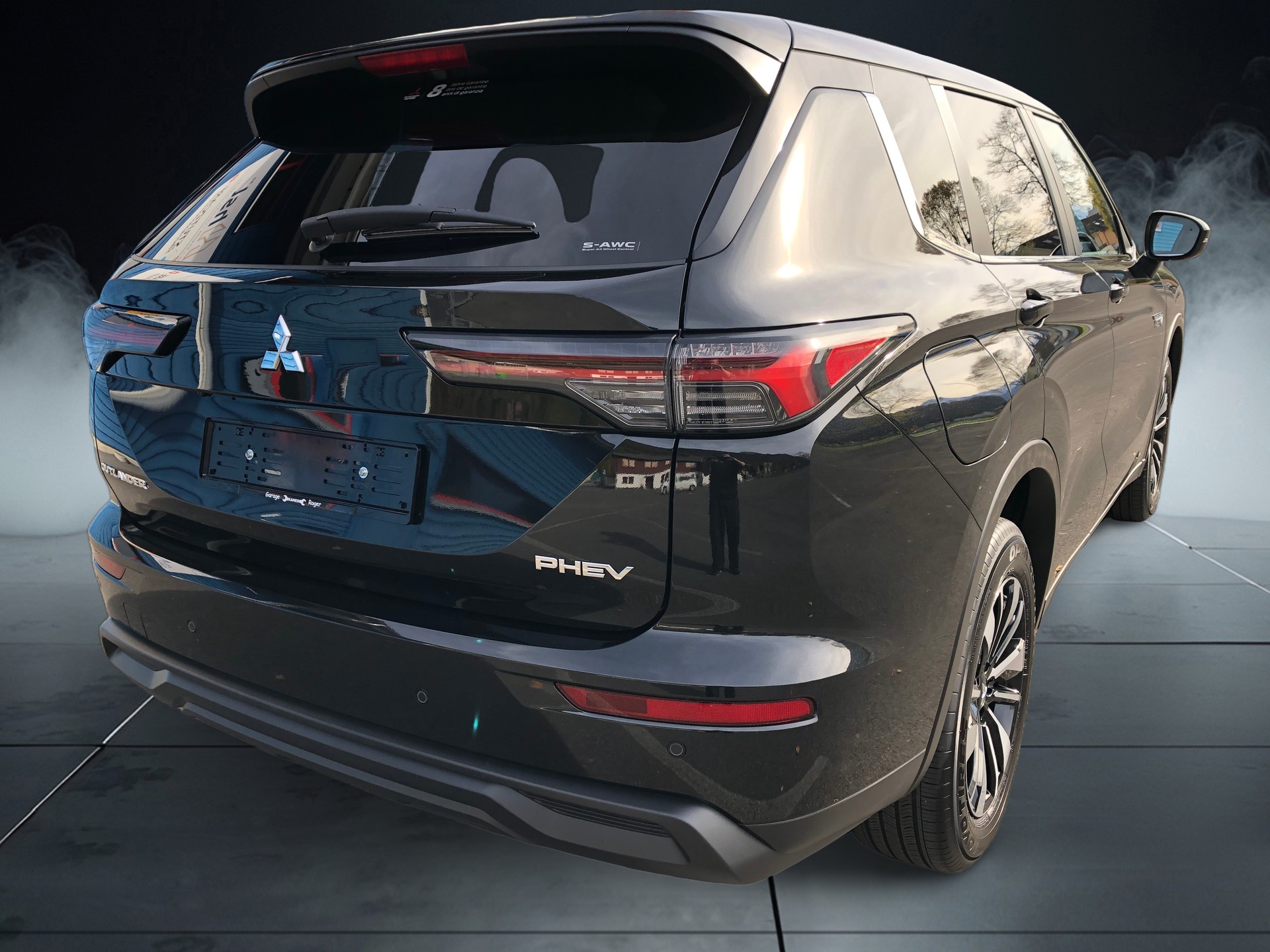 MITSUBISHI Outlander 2.4 PHEV Invite 4WD Automatic-showroom-element-2