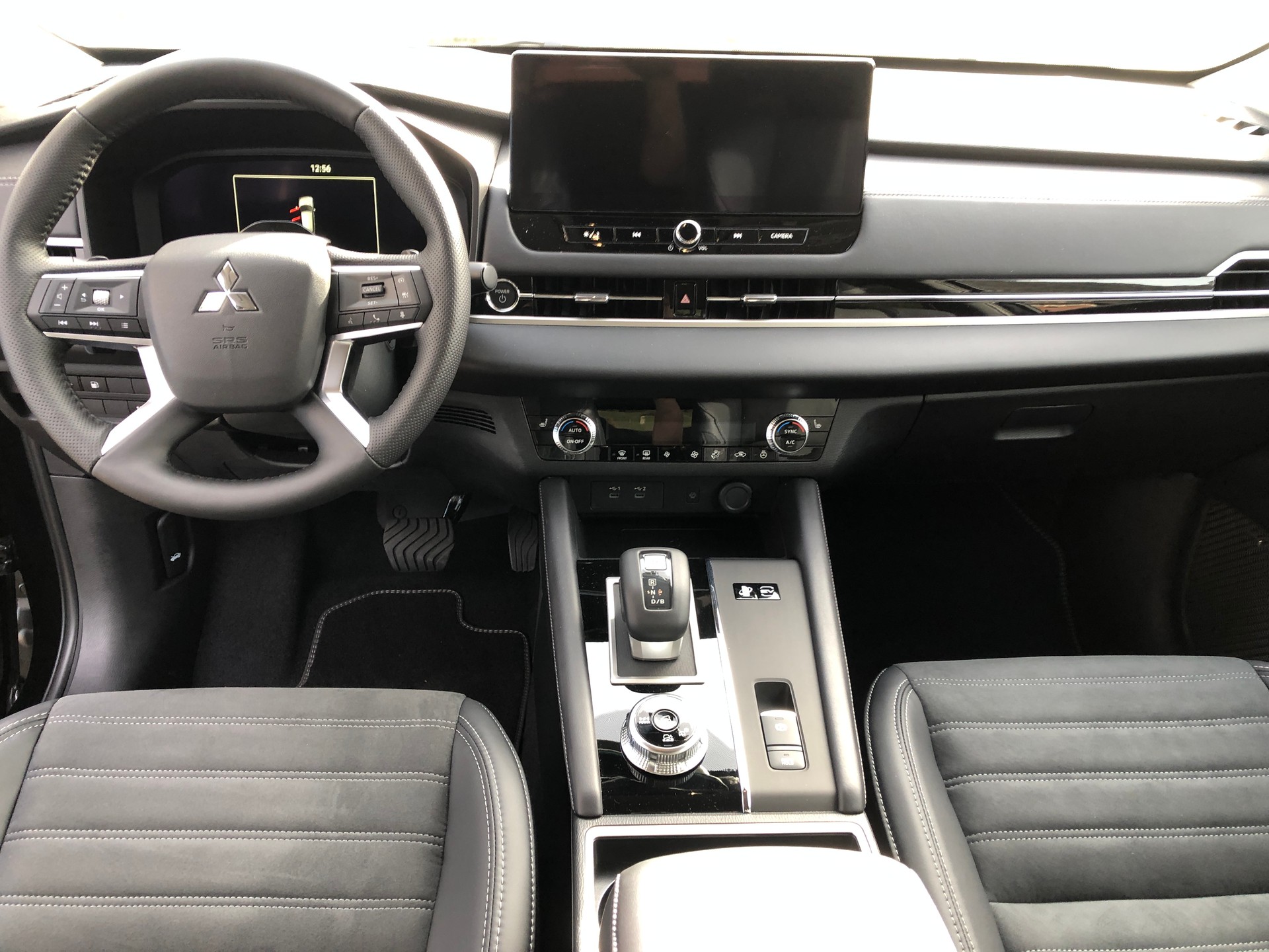 MITSUBISHI Outlander 2.4 PHEV Invite 4WD Automatic-image-6