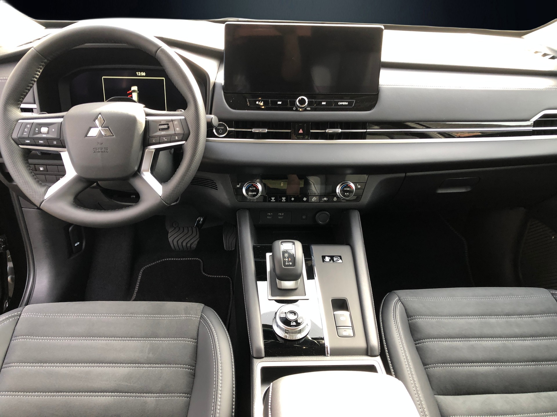 MITSUBISHI Outlander 2.4 PHEV Invite 4WD Automatic-image-6
