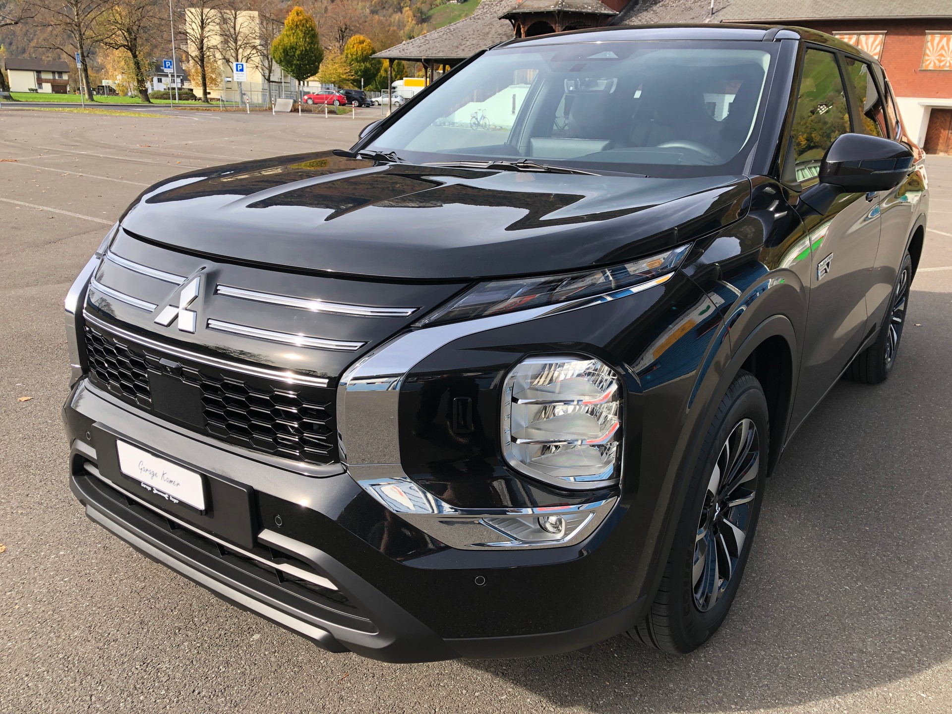 MITSUBISHI Outlander 2.4 PHEV Invite 4WD Automatic-image-1